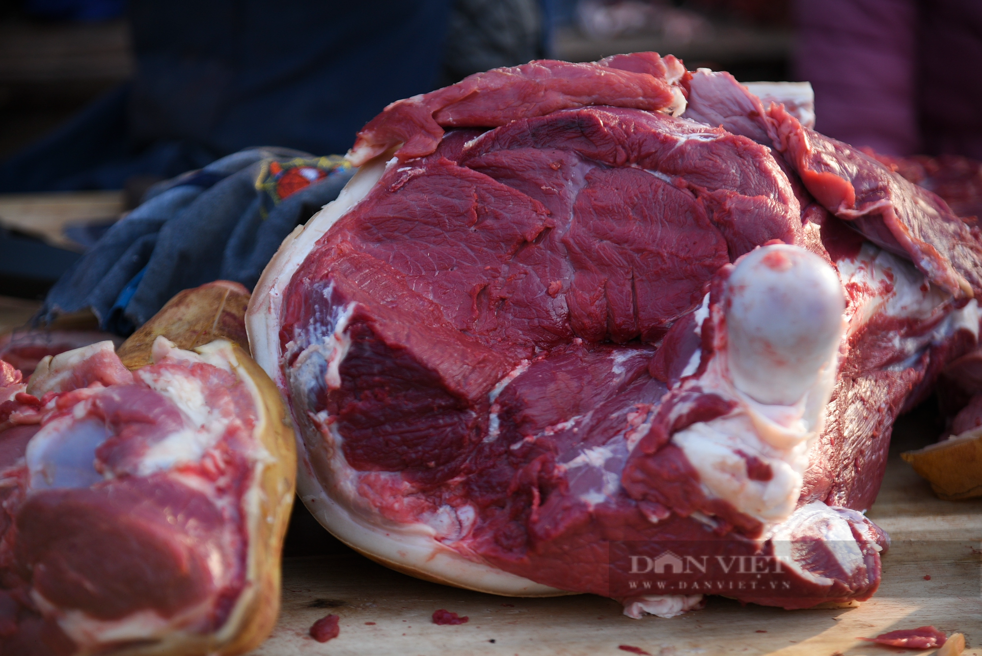 Đi chợ Viềng, mua đồ cổ và thịt bò 300.000 đồng/kg - Ảnh 5.