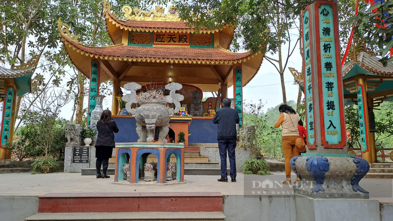 Đền Hoàng Bẩy Đá Thiên (Thái Nguyên) đón hàng vạn lượt du khách đến chiêm bái mỗi ngày trong dịp đầu xuân năm mới - Ảnh 3.