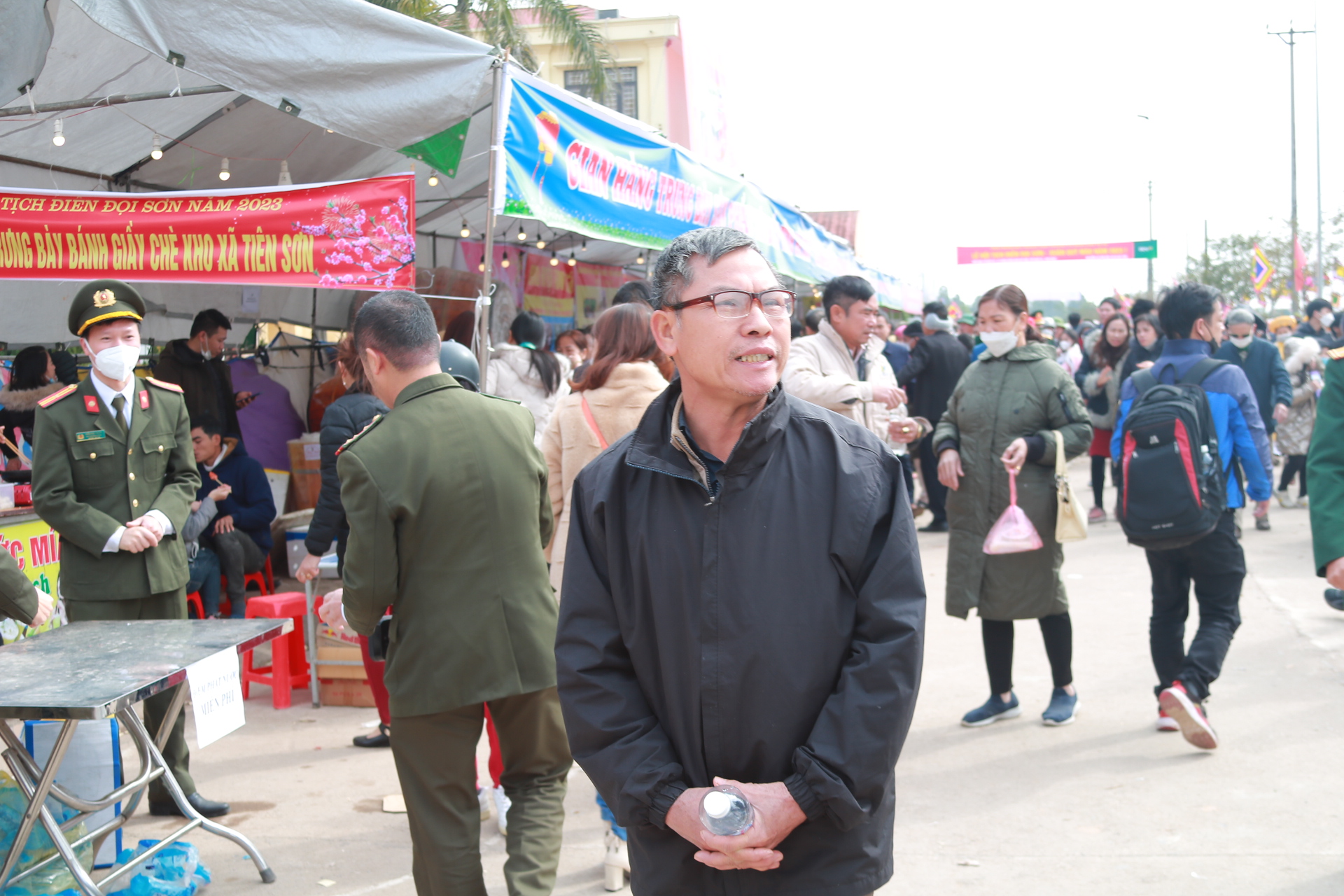 Bài dự thi Tết đoàn viên: Cùng cha xem hội Tịch Điền - Ảnh 3.