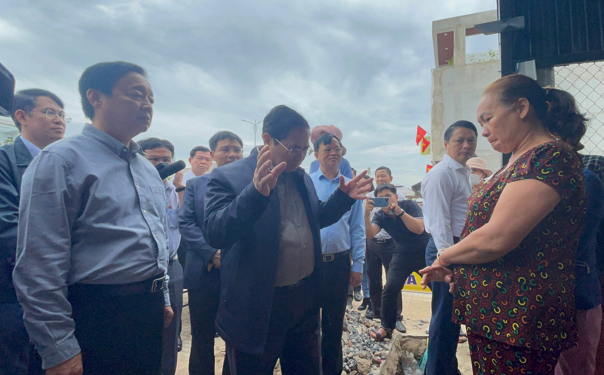 Thủ tướng Phạm Minh Chính thăm, lắng nghe nguyện vọng cư dân sân bay Long Thành - Ảnh 4.