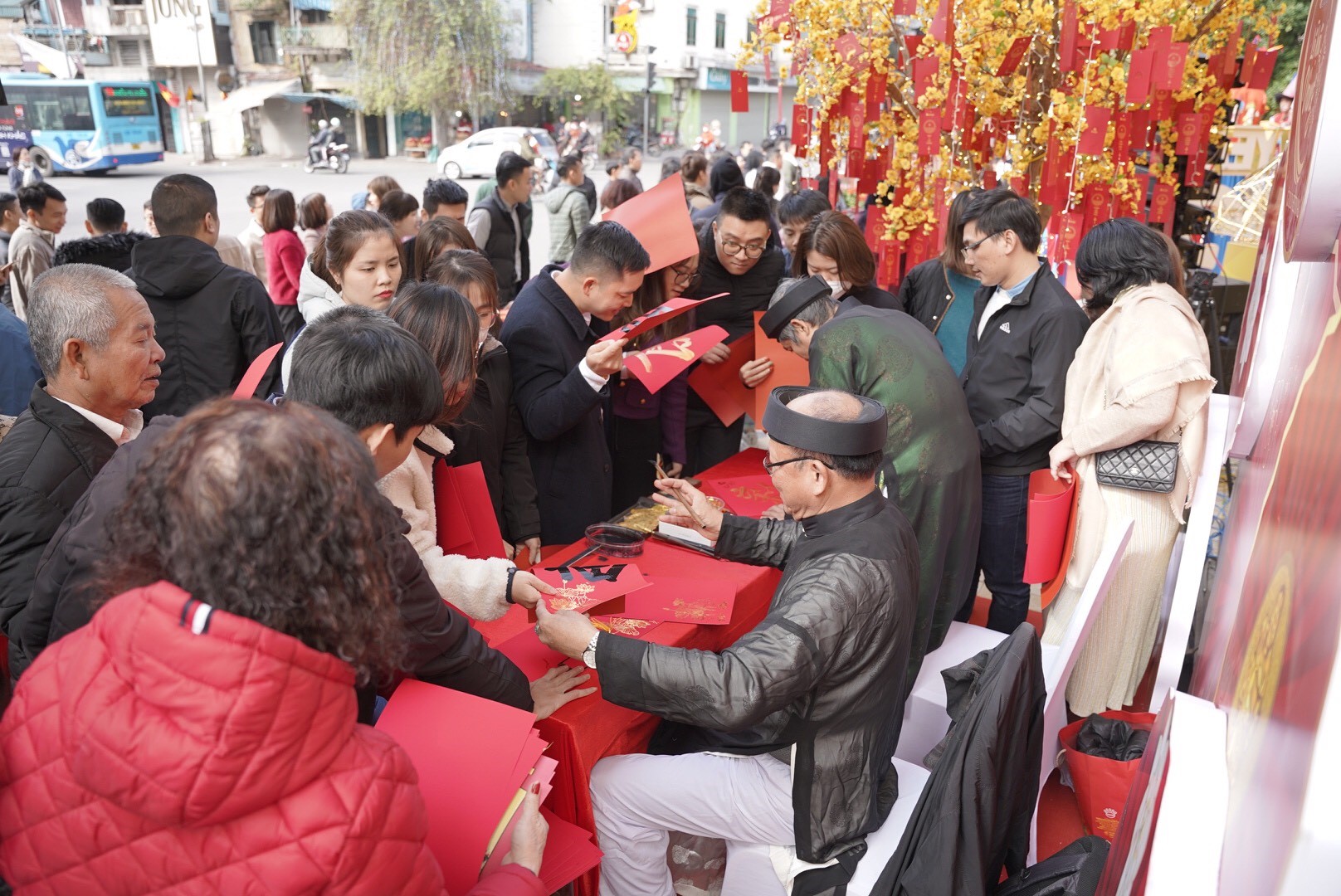 Đến Lễ hội Vàng – Gold Festival 2023 tại DOJI Tower trải nghiệm du xuân độc đáo ngày đầu năm - Ảnh 2.