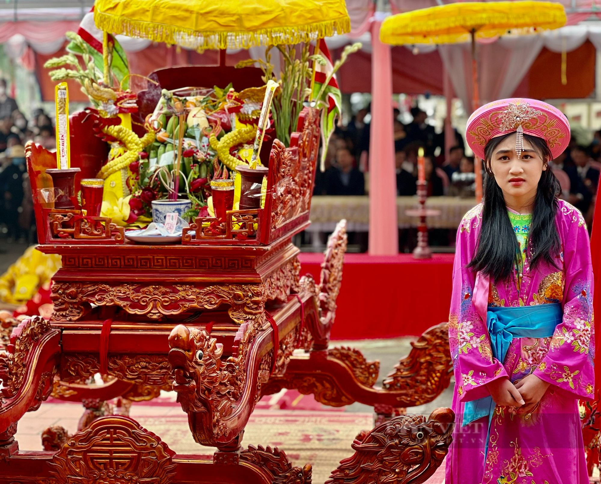 Nữ sinh đóng vai công chúa Ngọc Hoa trong hội rước Chúa gái đình Cả - Ảnh 11.
