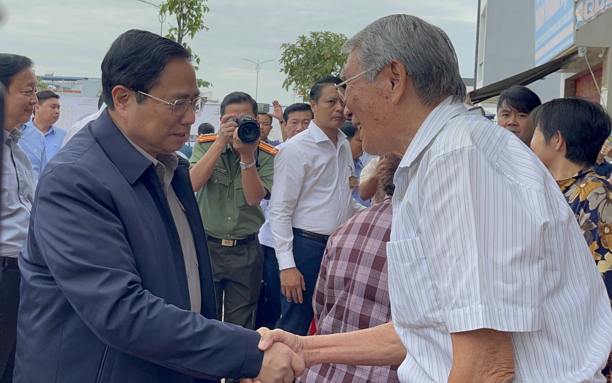 Thủ tướng Phạm Minh Chính thăm, lắng nghe nguyện vọng cư dân sân bay Long Thành - Ảnh 1.
