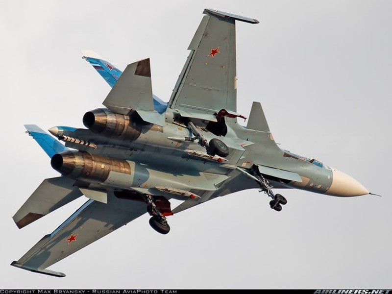 Ảnh tiêm kích hạm Su-33 phiên bản Flanker kỳ lạ nhất mà Nga từng chế tạo - Ảnh 10.