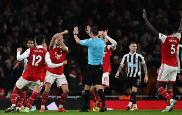 Arsenal bị Newcastle cầm hòa, HLV Arteta trút giận vào trọng tài - Ảnh 2.
