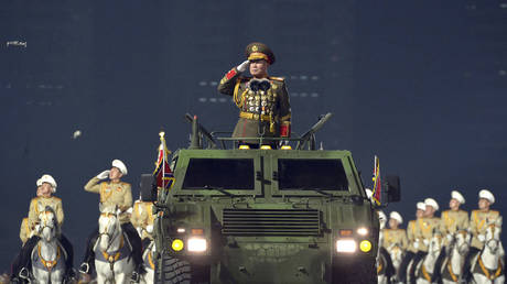 Nhà lãnh đạo Kim Jong-un sa thải quan chức quân đội quyền lực thứ 2 của Triều Tiên - Ảnh 1.