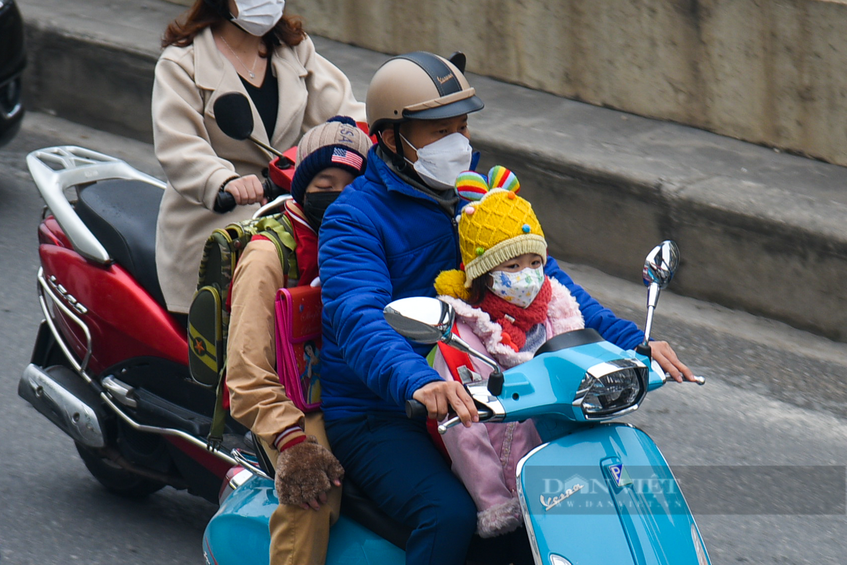 Ngày đầu đi làm sau kỳ nghỉ Tết, người Hà Nội chật vật trong cảnh tắc đường - Ảnh 3.