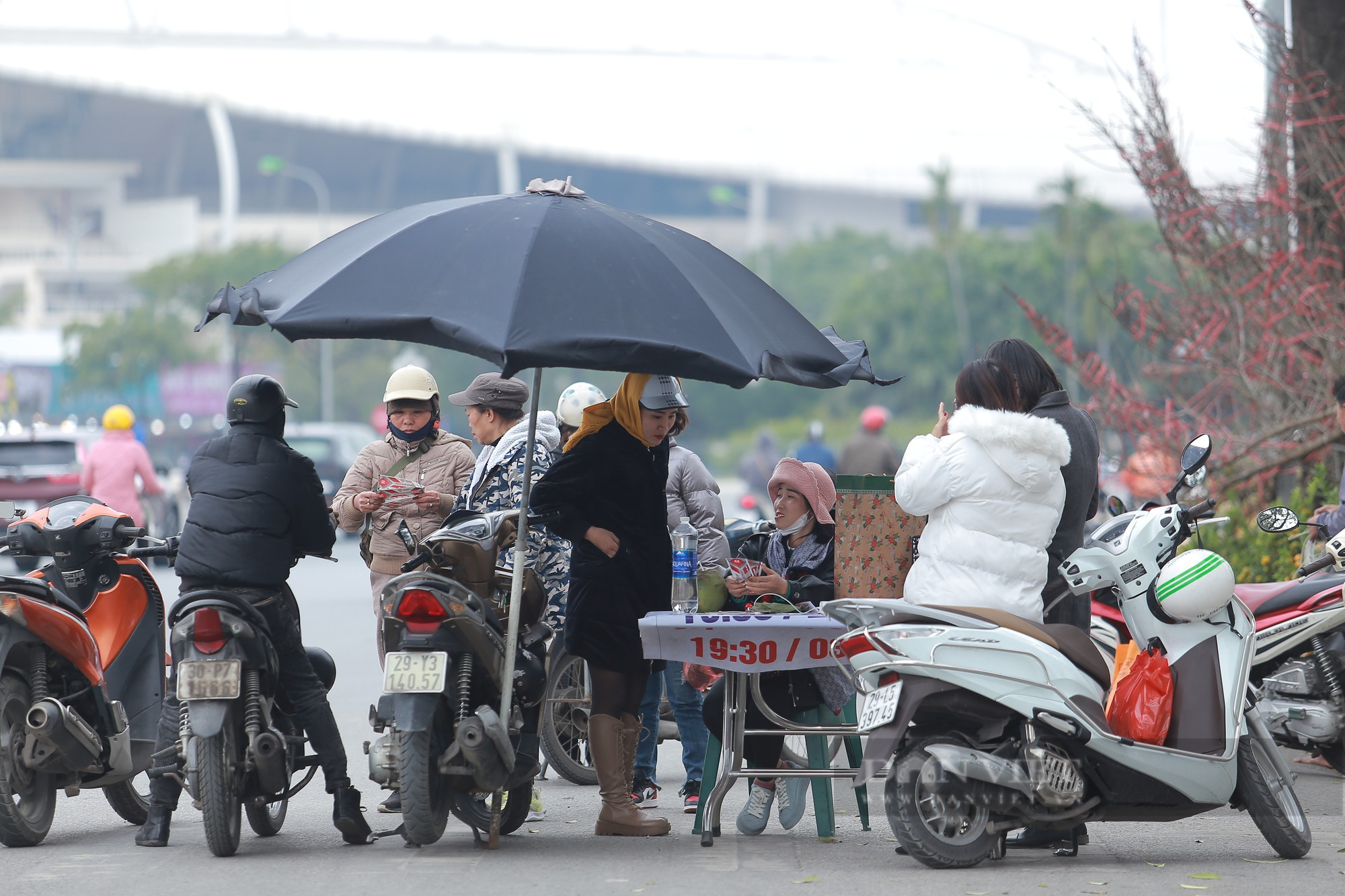 Phe vé méo mặt trước trận đấu giữa ĐT Việt Nam - Myanmar - Ảnh 5.