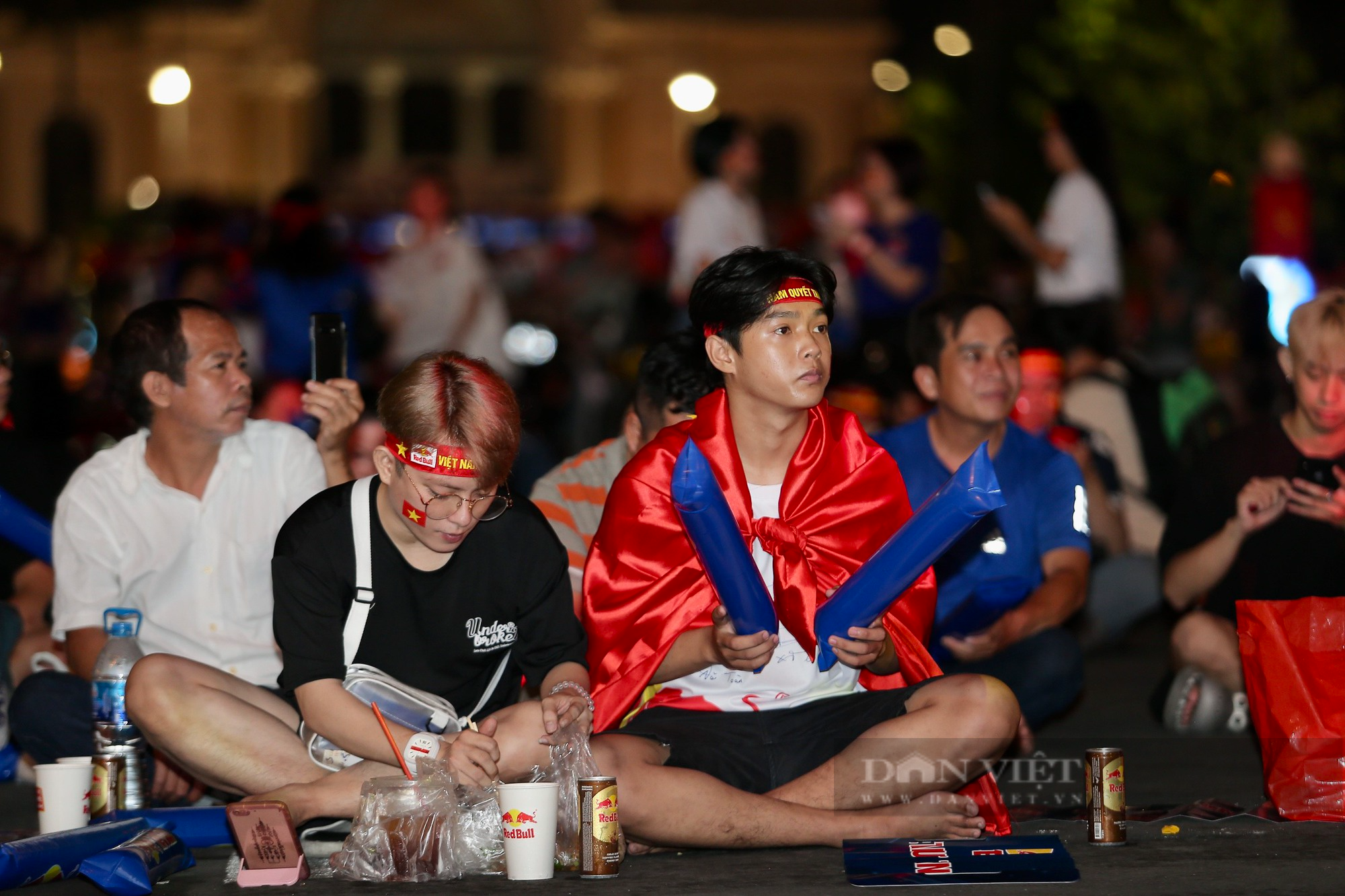 Người hâm mộ Sài Gòn mở hội mừng ĐT Việt Nam vào bán kết AFF Cup - Ảnh 5.