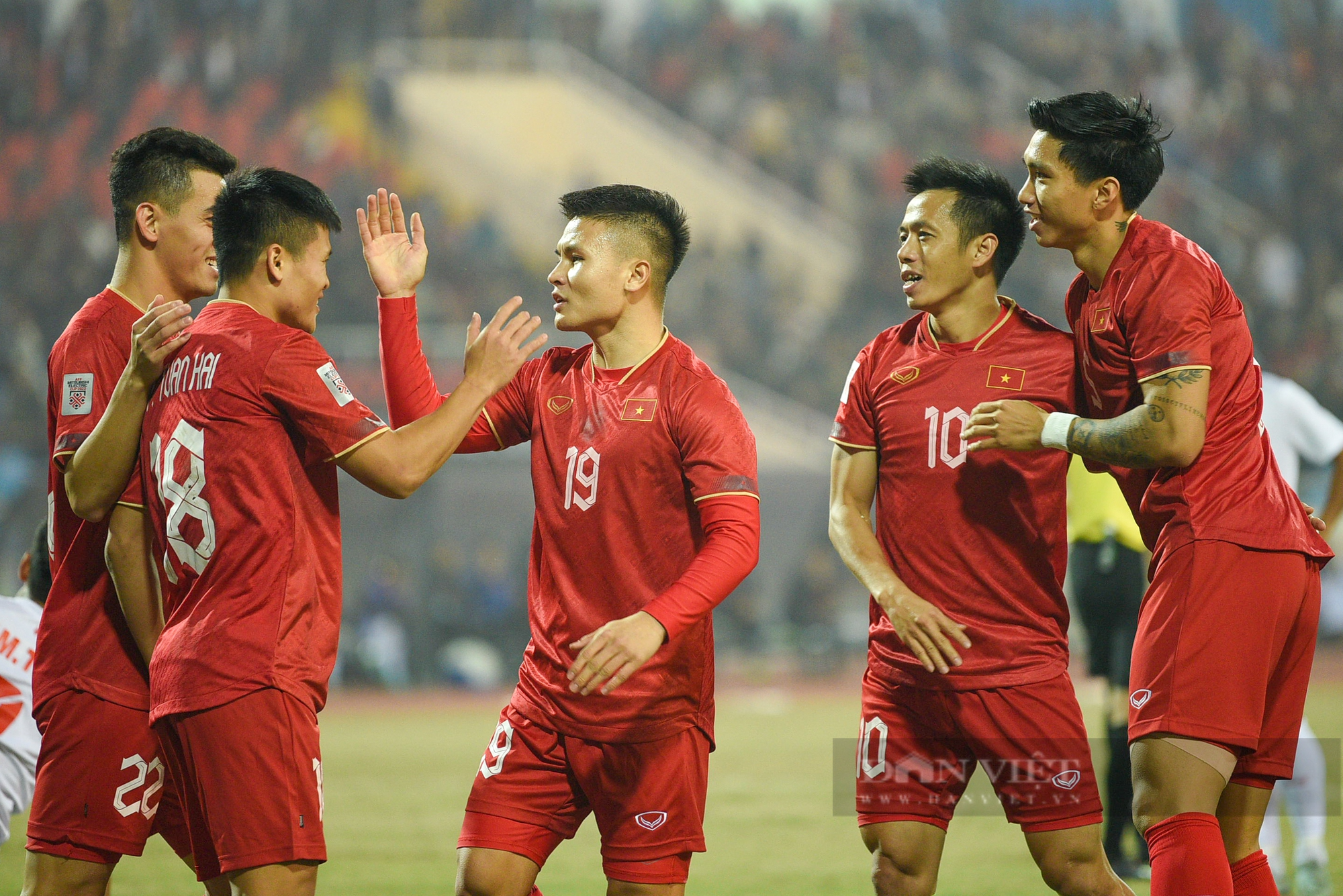 Châu Ngọc Quang ghi siêu phẩm giúp tuyển Việt Nam giành vé vào bán kết AFF Cup 2022 - Ảnh 3.