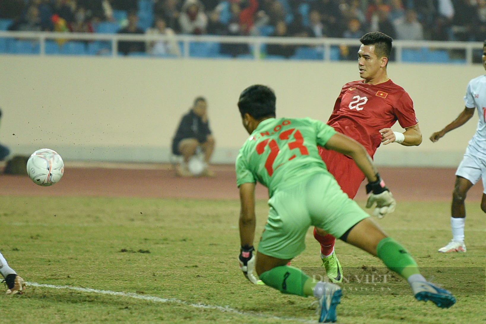 Châu Ngọc Quang ghi siêu phẩm giúp tuyển Việt Nam giành vé vào bán kết AFF Cup 2022 - Ảnh 5.