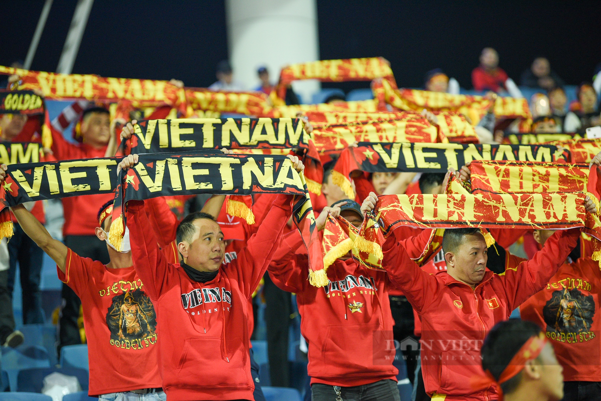 Châu Ngọc Quang ghi siêu phẩm giúp tuyển Việt Nam giành vé vào bán kết AFF Cup 2022 - Ảnh 6.