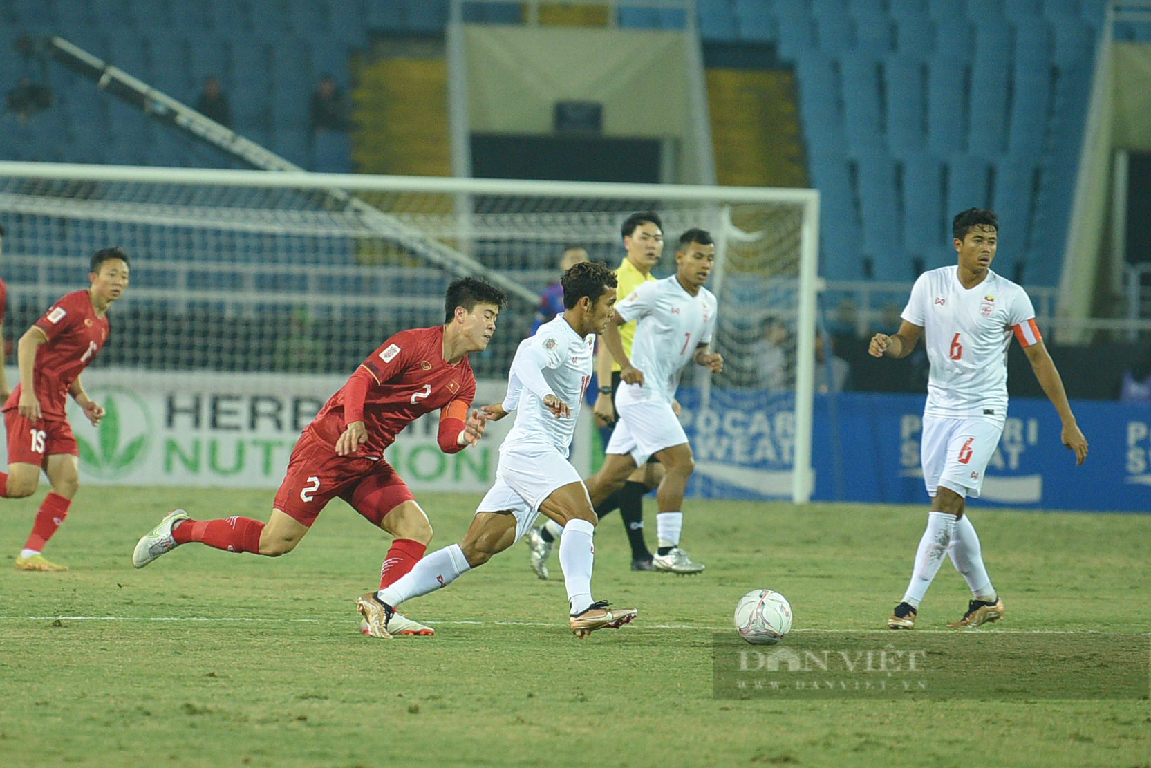 Châu Ngọc Quang ghi siêu phẩm giúp tuyển Việt Nam giành vé vào bán kết AFF Cup 2022 - Ảnh 8.