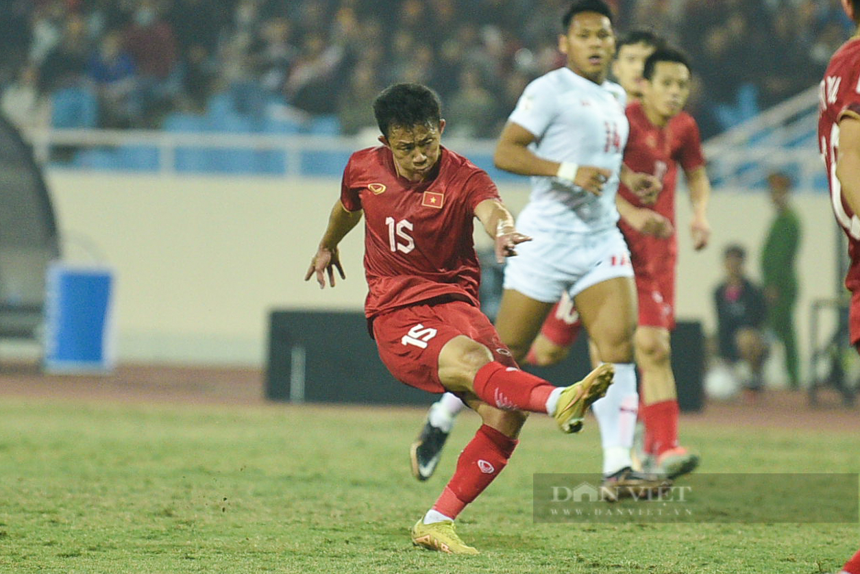 Châu Ngọc Quang ghi siêu phẩm giúp tuyển Việt Nam giành vé vào bán kết AFF Cup 2022 - Ảnh 10.