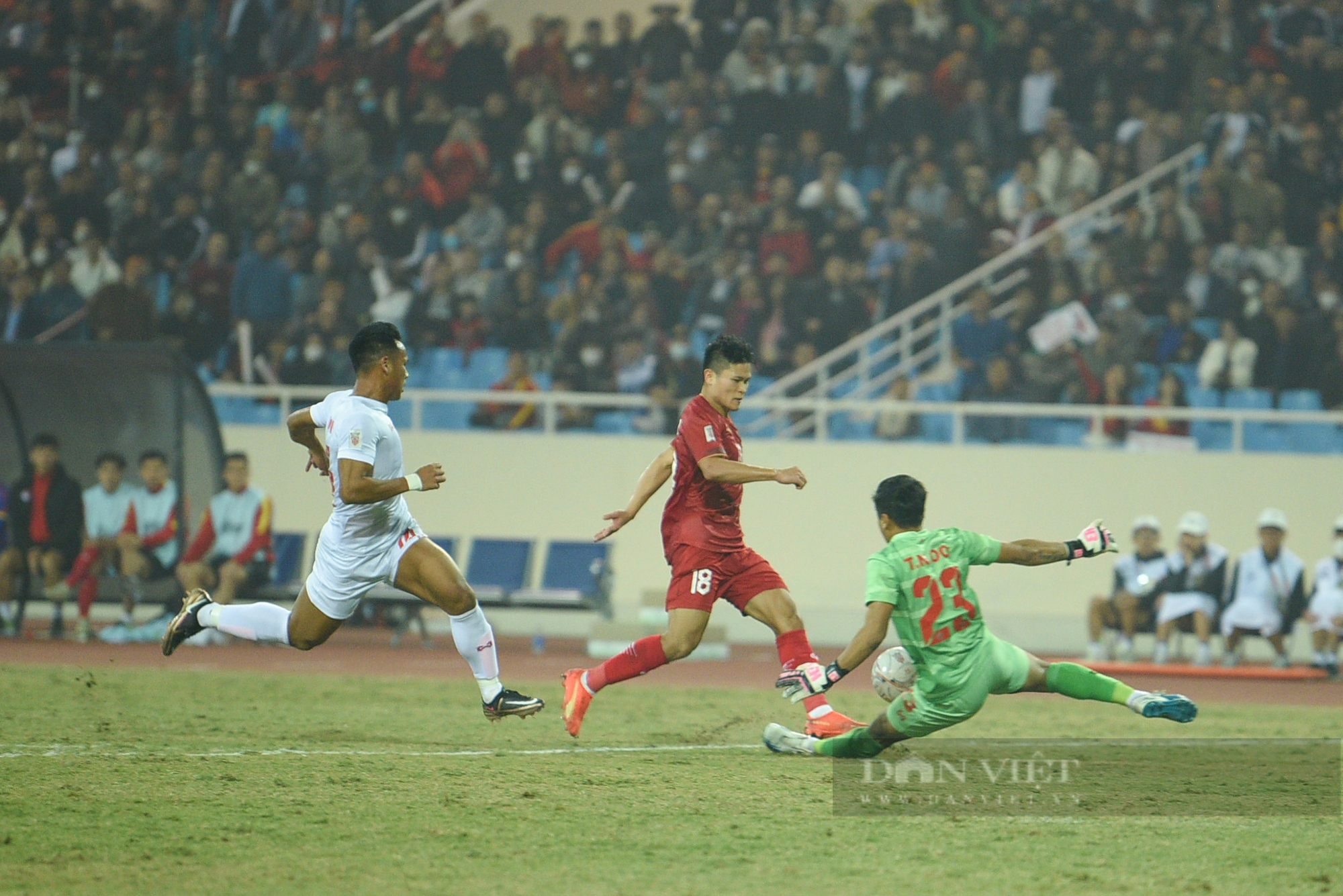 Châu Ngọc Quang ghi siêu phẩm giúp tuyển Việt Nam giành vé vào bán kết AFF Cup 2022 - Ảnh 12.