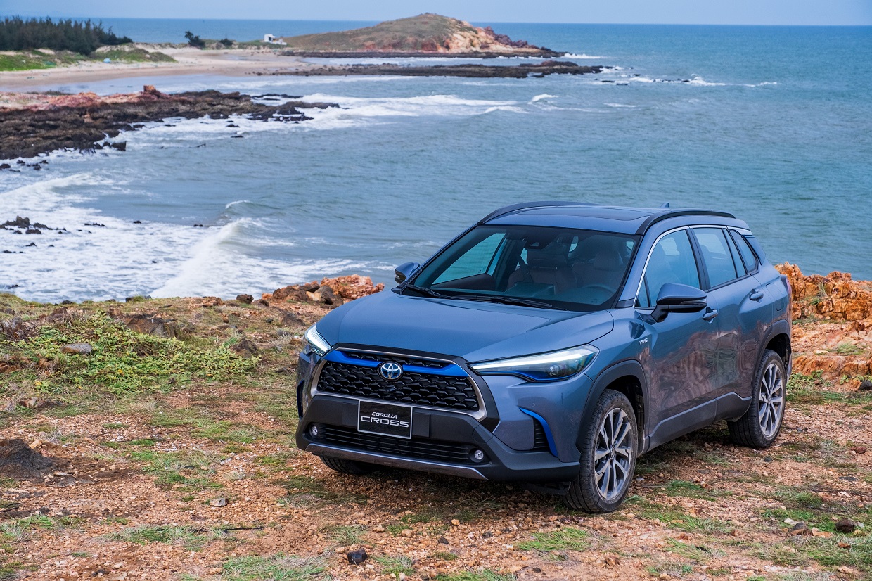 Toyota Corolla Cross 2023 nâng cấp, Raize thêm màu tăng giá - Ảnh 1.