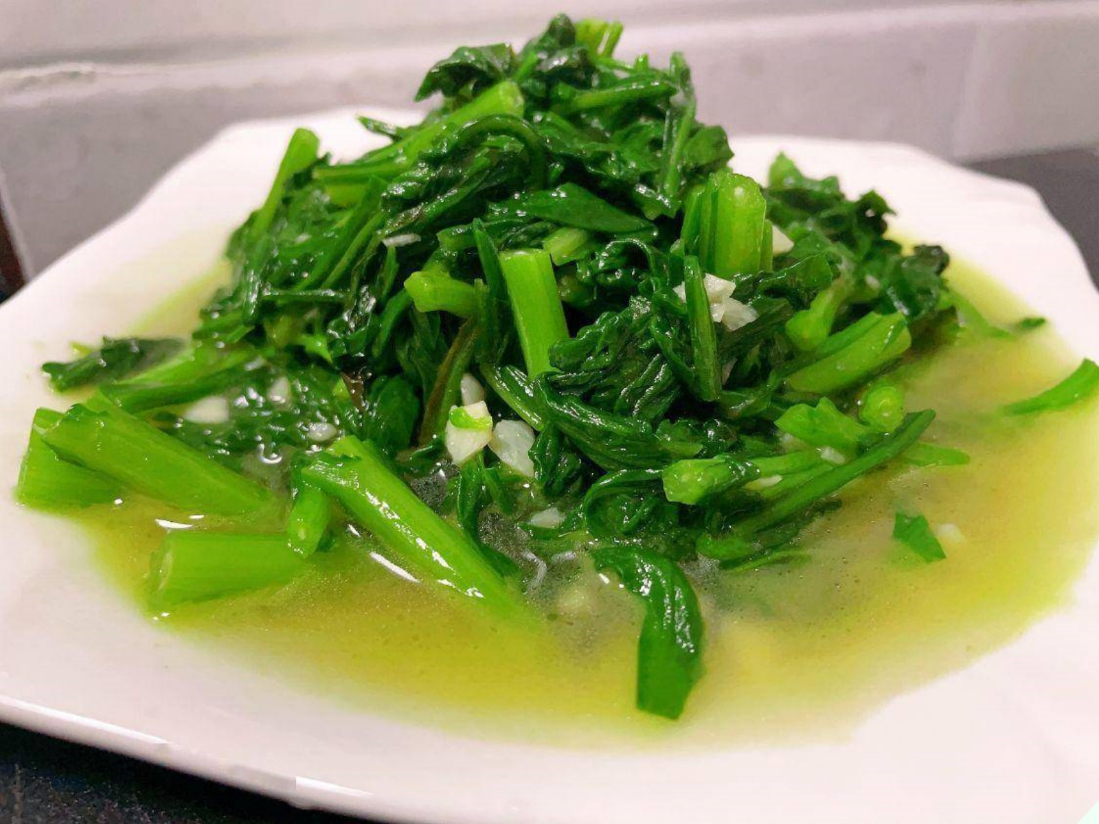 Loại rau người Trung Quốc ví như “món ăn hoàng đế”, đem nấu chung với thứ củ thông dụng này thành canh đại bổ - Ảnh 2.