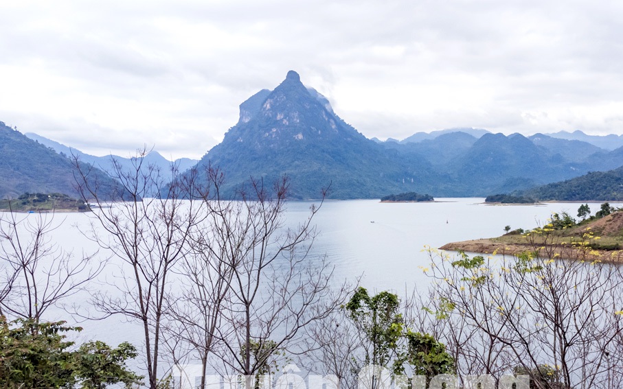 Ngọn núi nào như "núm vú của trời" ở Tuyên Quang đẹp nao lòng khiến ai cũng chụp ảnh, quay phim?