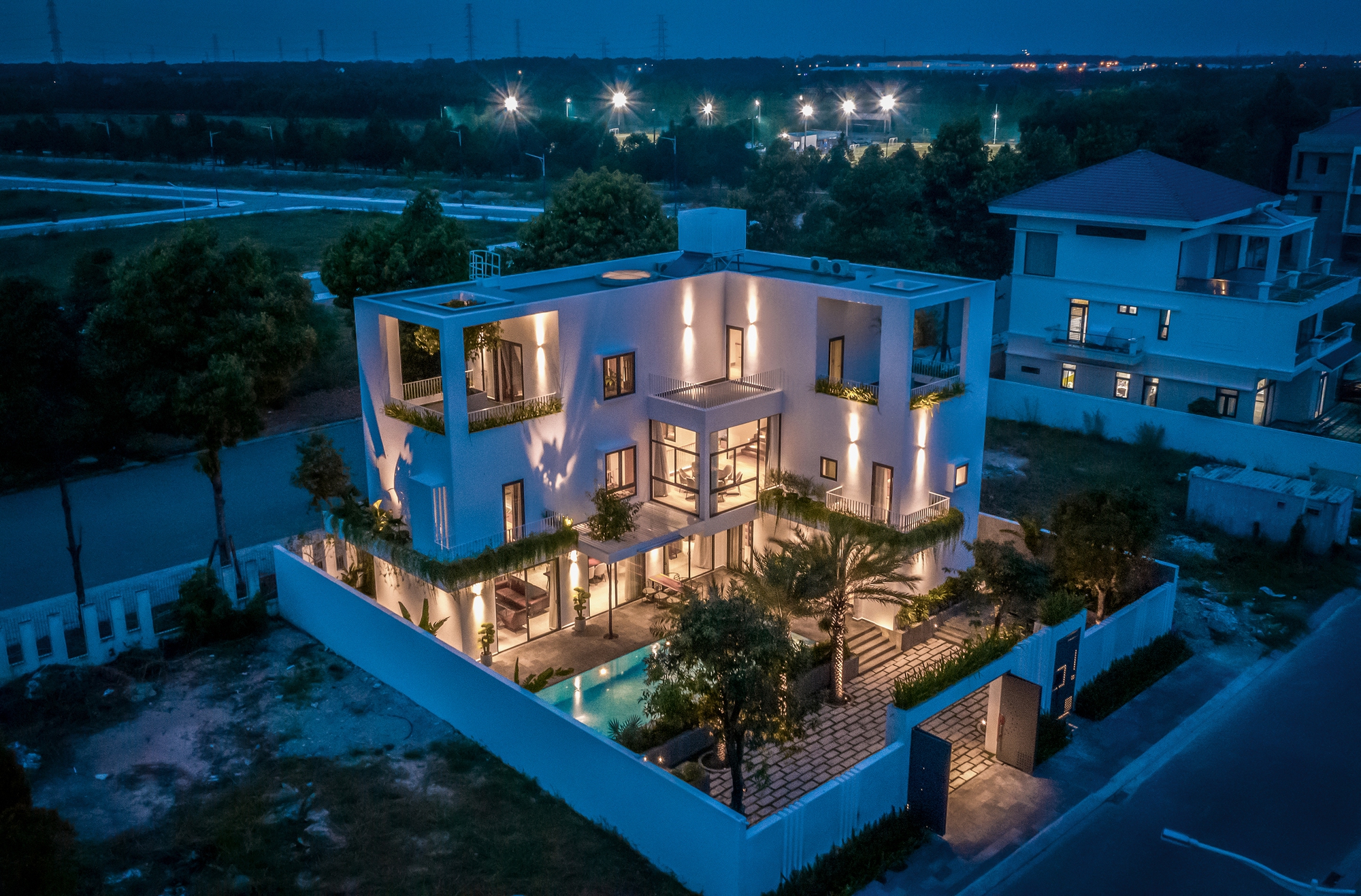 Khách nhà giàu cách ly trong villa trên đảo  Taxi Nội Bài