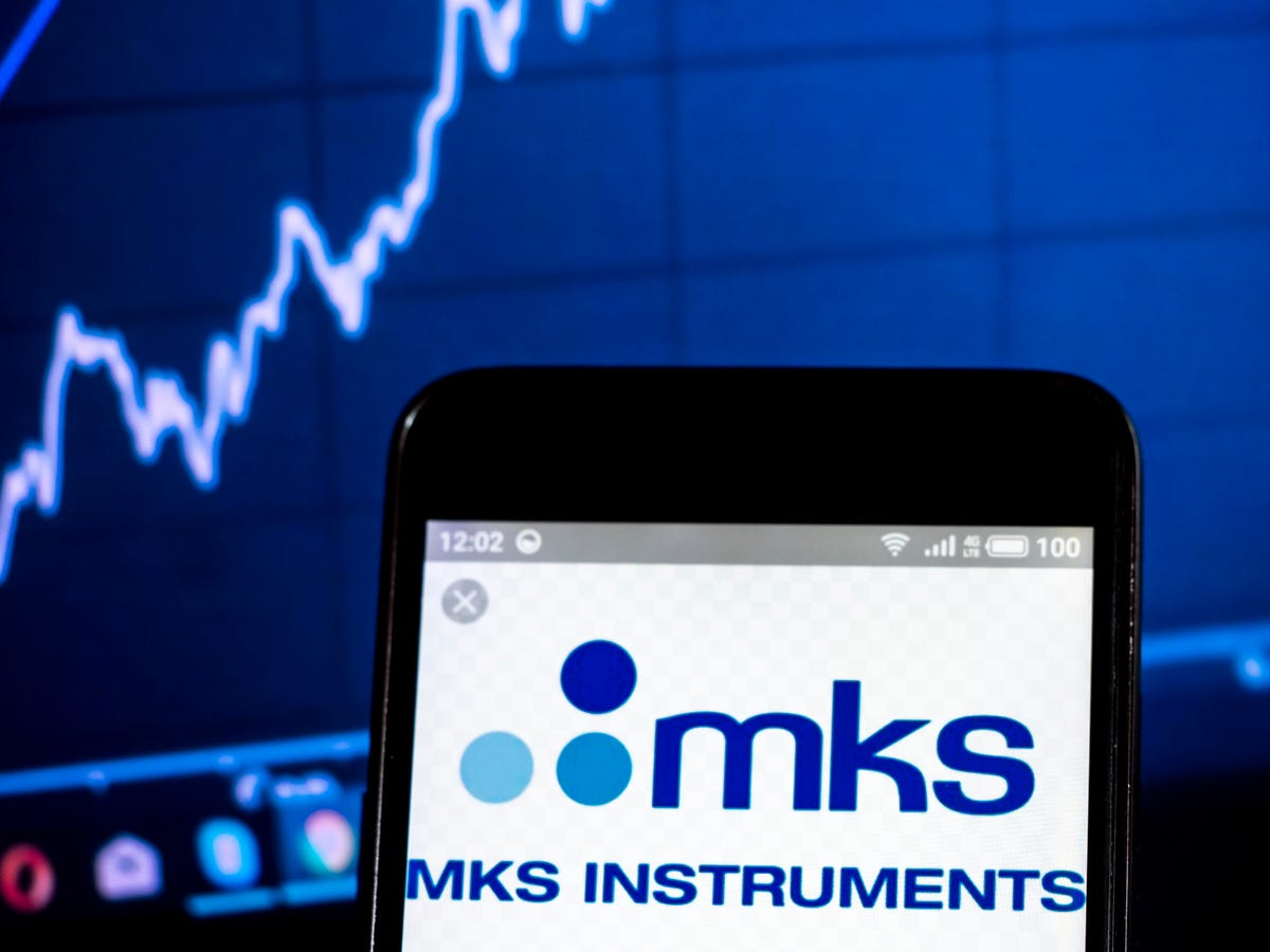 Được biết, Mỹ MKS Instruments là nhà cung cấp thiết bị sản xuất chip, bao gồm cung cấp các nguồn năng lượng tần số vô tuyến (RF) và tia laser được sử dụng trong sản xuất chip và các lĩnh vực khác, đồng thời MKS cũng có các nhà sản xuất thiết bị bán dẫn hàng đầu toàn cầu làm khách hàng. Ảnh: @AFP.