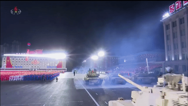 Hình ảnh xe tăng mới nhất của Triều Tiên mang dáng dấp của cả Nga và Mỹ - Ảnh 1.