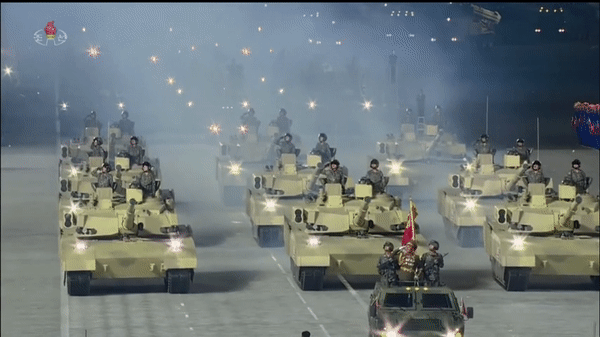 Hình ảnh xe tăng mới nhất của Triều Tiên mang dáng dấp của cả Nga và Mỹ - Ảnh 2.