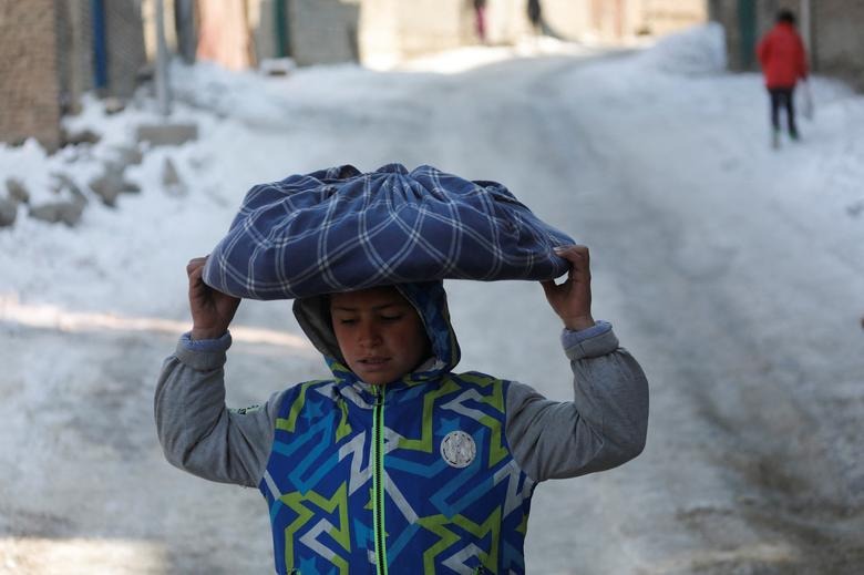 Mùa đông lạnh bất thường khiến người dân Afghanistan thêm cơ cực - Ảnh 3.