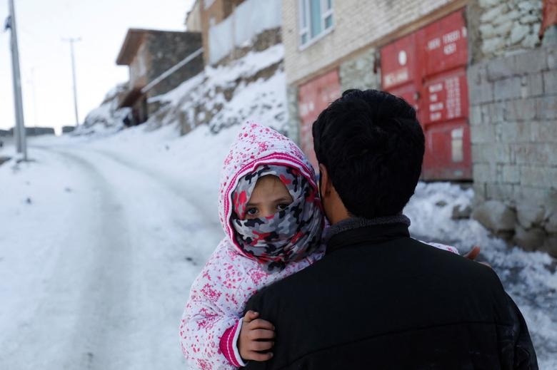 Mùa đông lạnh bất thường khiến người dân Afghanistan thêm cơ cực - Ảnh 6.