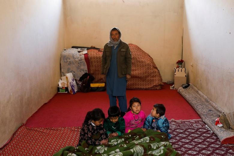 Mùa đông lạnh bất thường khiến người dân Afghanistan thêm cơ cực - Ảnh 7.