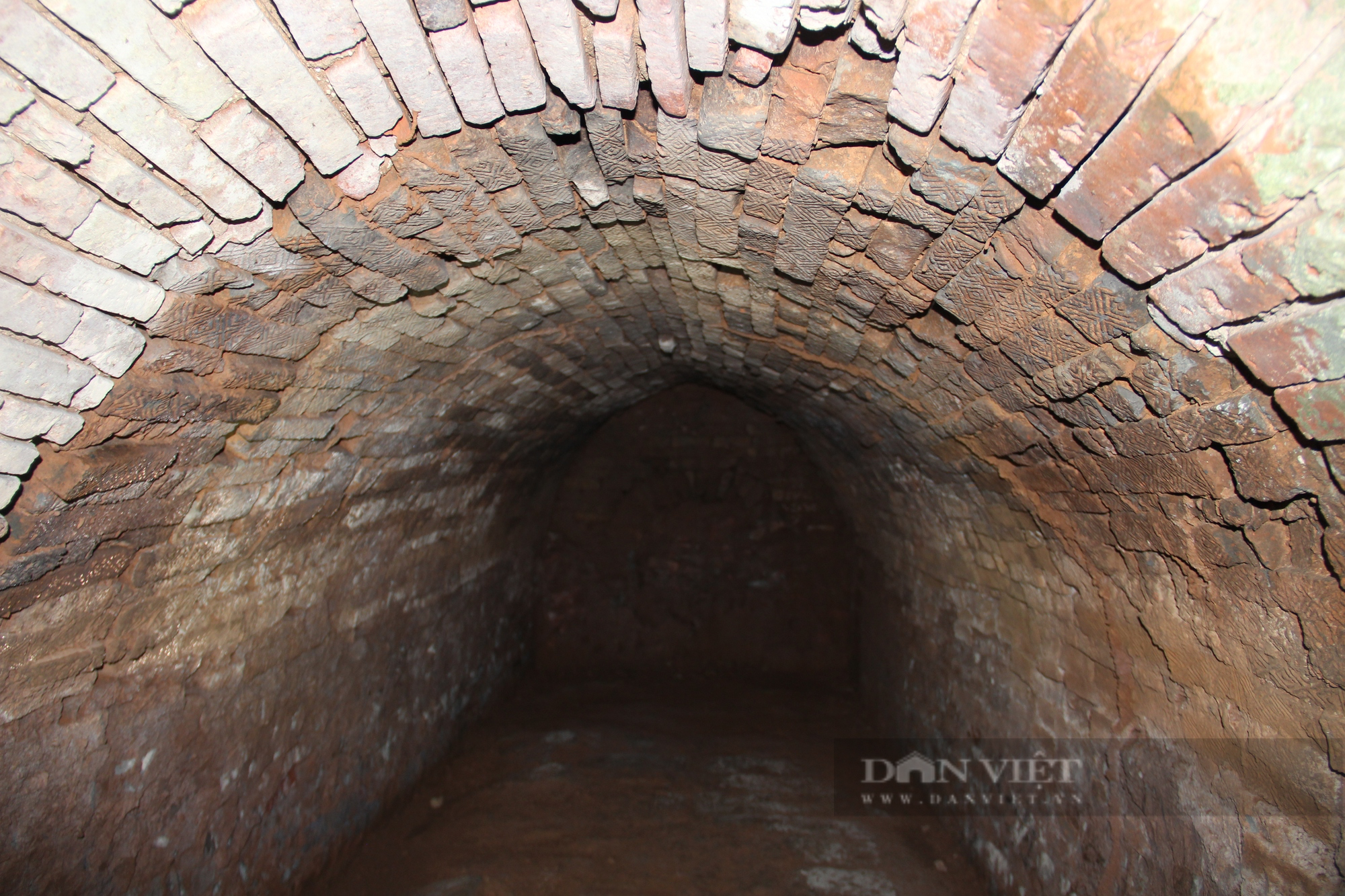Bí ẩn ít biết về căn hầm ngầm dưới đình cổ Quán La - Ảnh 5.
