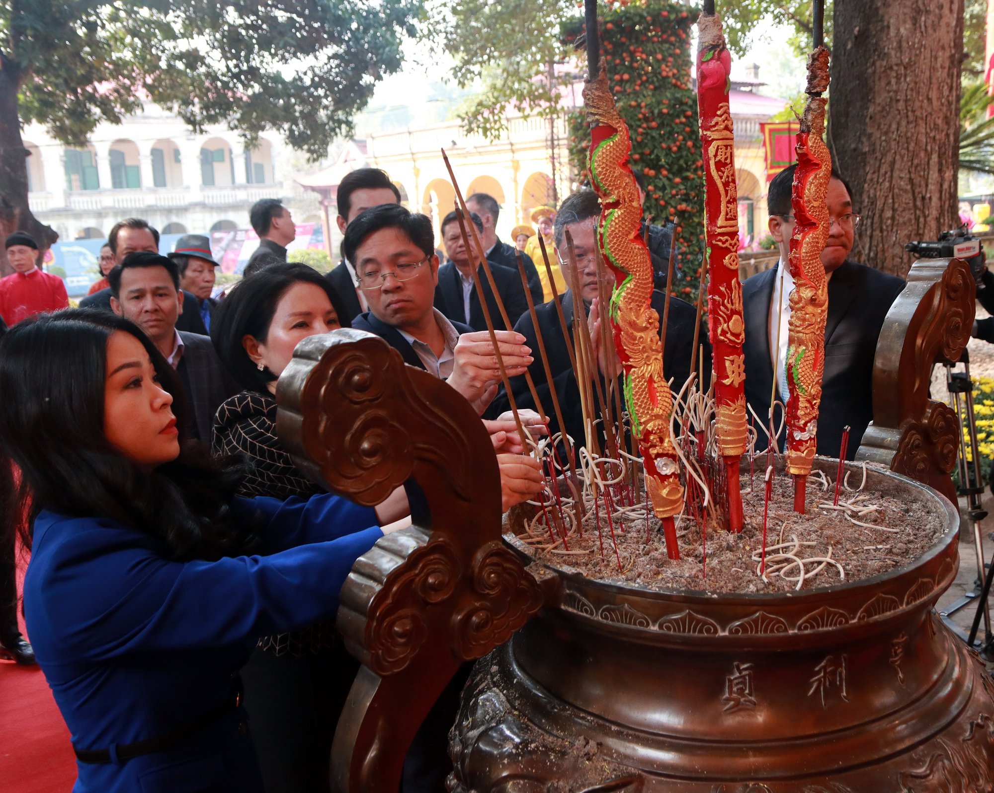 Chủ tịch Quốc hội Vương Đình Huệ dâng hương tưởng nhớ các bậc tiên đế, hiền tài tại Hoàng thành Thăng Long  - Ảnh 8.