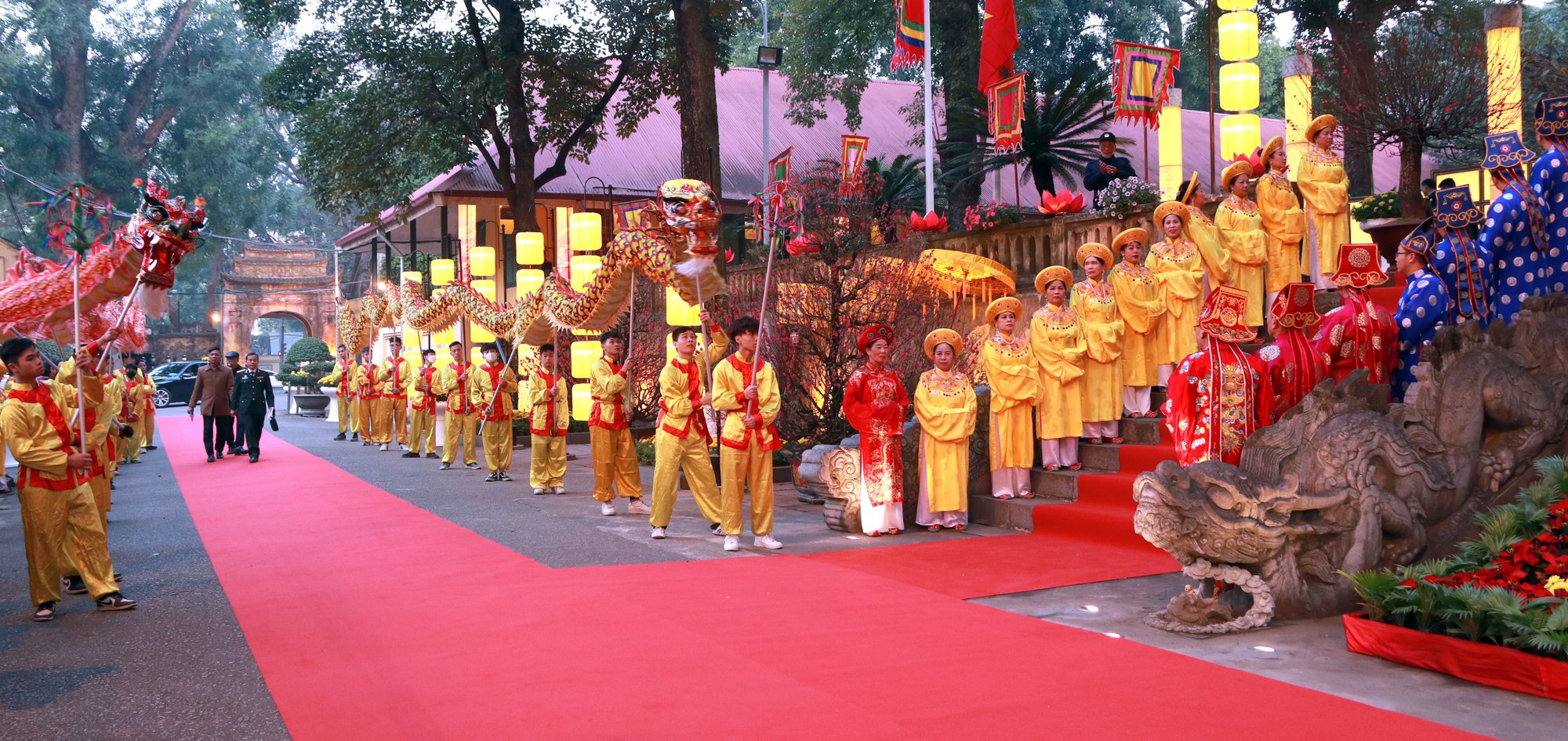 Chủ tịch Quốc hội Vương Đình Huệ dâng hương tưởng nhớ các bậc tiên đế, hiền tài tại Hoàng thành Thăng Long  - Ảnh 10.