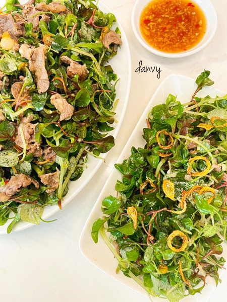 Loại rau xưa toàn vứt cho lợn giờ lại thành đặc sản, đem làm salad với thịt bò ngon bất chấp - Ảnh 1.