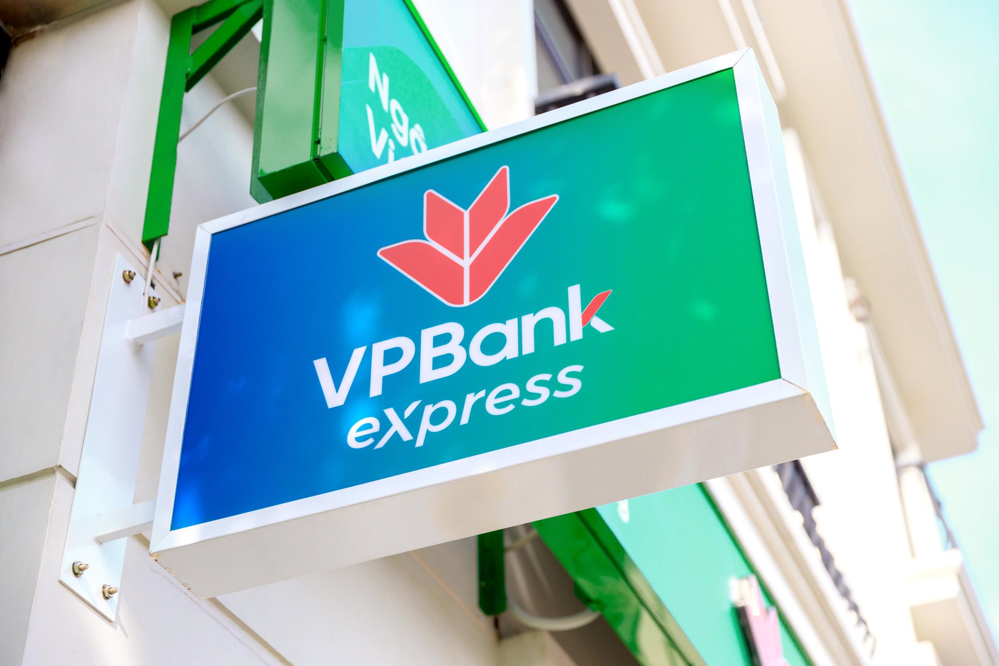 Gửi tiền tại VPBank, khách hàng trúng thưởng sổ tiết kiệm gần 300 triệu đồng - Ảnh 2.