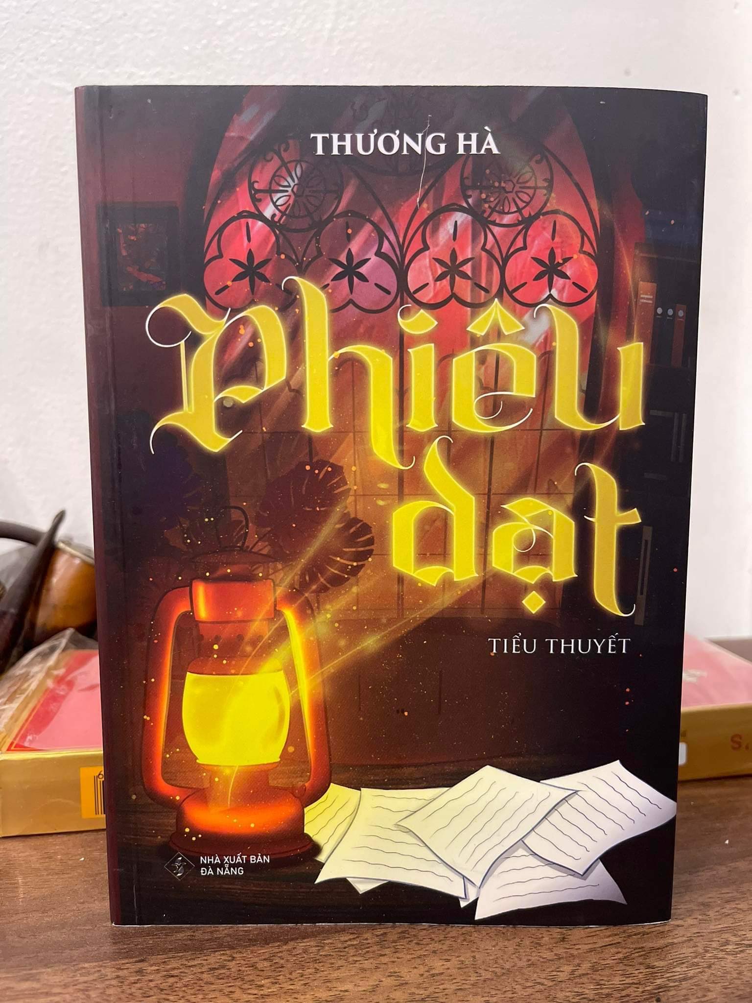 &quot;Phiêu dạt&quot; – cái nhìn về chiến tranh của nữ nhà văn sinh ra trong thời bình - Ảnh 1.