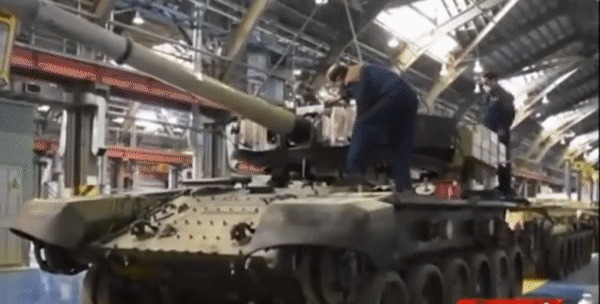 Hình ảnh sức mạnh xe tăng Karrar - &quot;T-90MS Trung Đông&quot; của Iran - Ảnh 5.