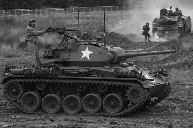 Chiến thắng Điện Biên Phủ - lần đầu tiên bộ đội ta lái xe tăng - Ảnh 5.