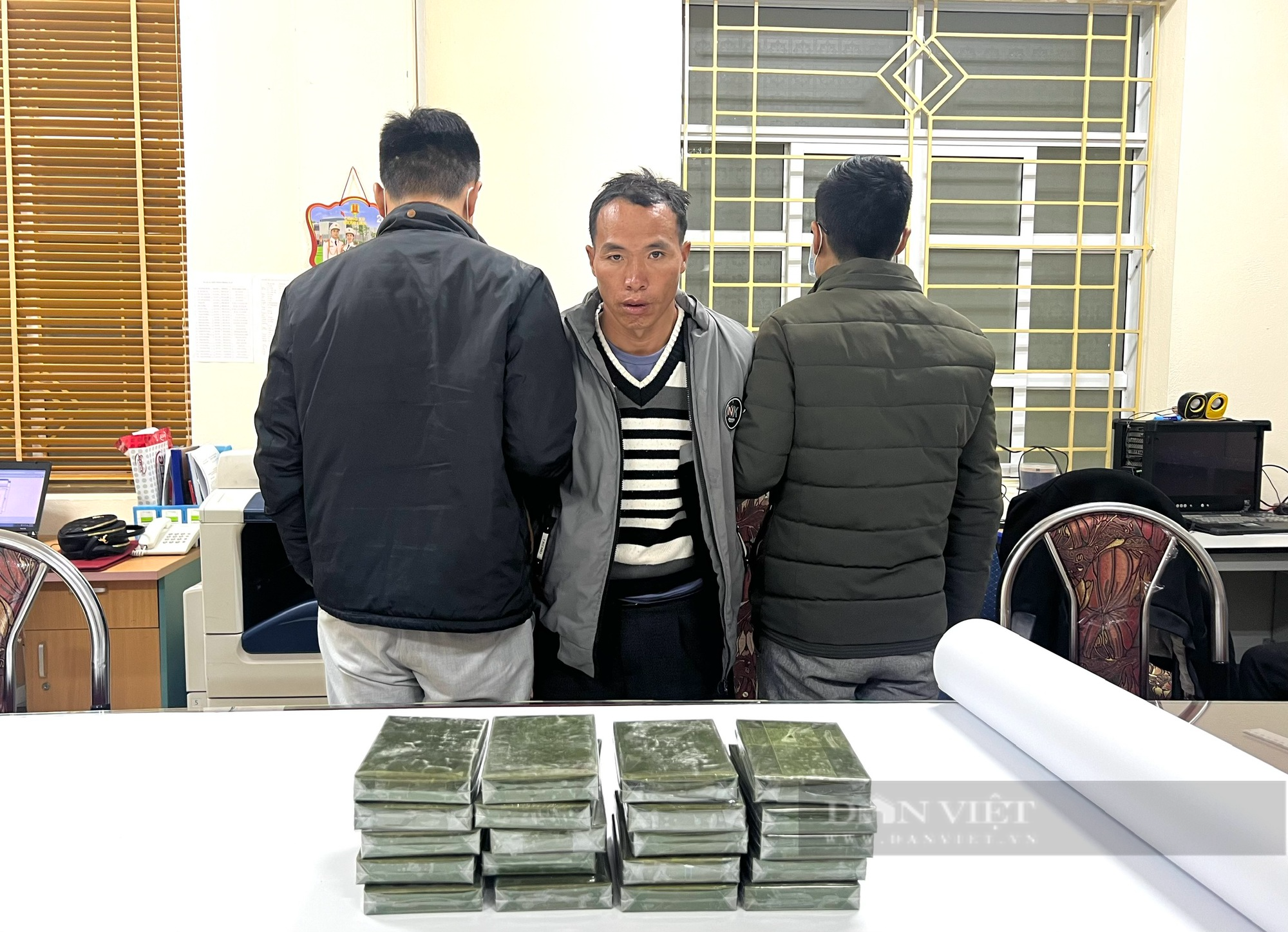 Lào Cai: Triệt phá đường dây ma túy xuyên quốc gia, thu giữ 20 bánh heroin - Ảnh 1.