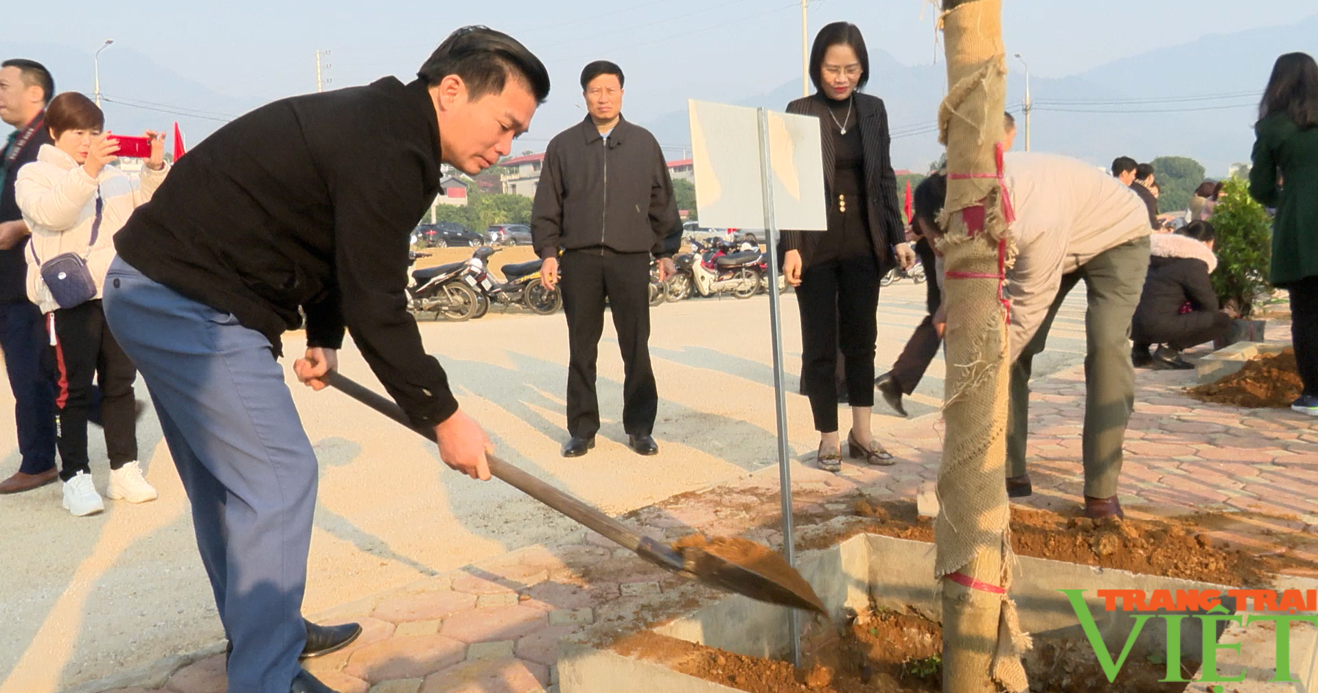 Phù Yên (Sơn La): Tổ chức Tết trồng cây Xuân Quý Mão 2023 - Ảnh 5.