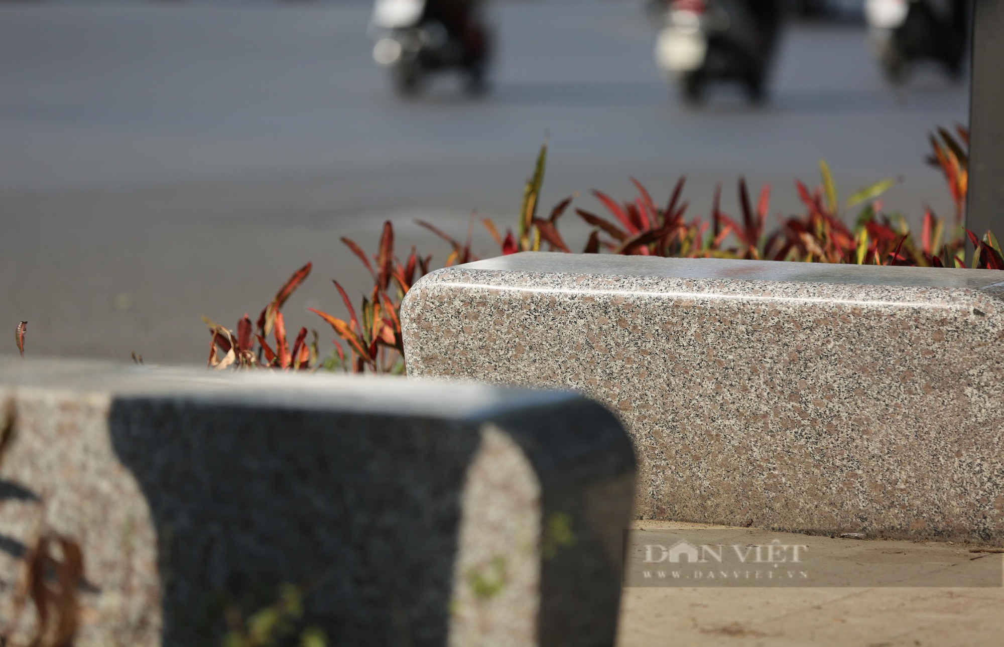 Hàng ghế đá tự nhiên dưới con đường từng được mệnh danh &quot;đẹp nhất Việt Nam&quot; - Ảnh 7.