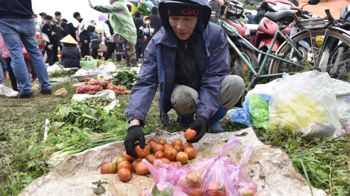 Lạ lùng một khu chợ ở Thanh Hóa có quan niệm choảng nhau càng to thì làm ăn càng được nhiều may mắn - Ảnh 4.