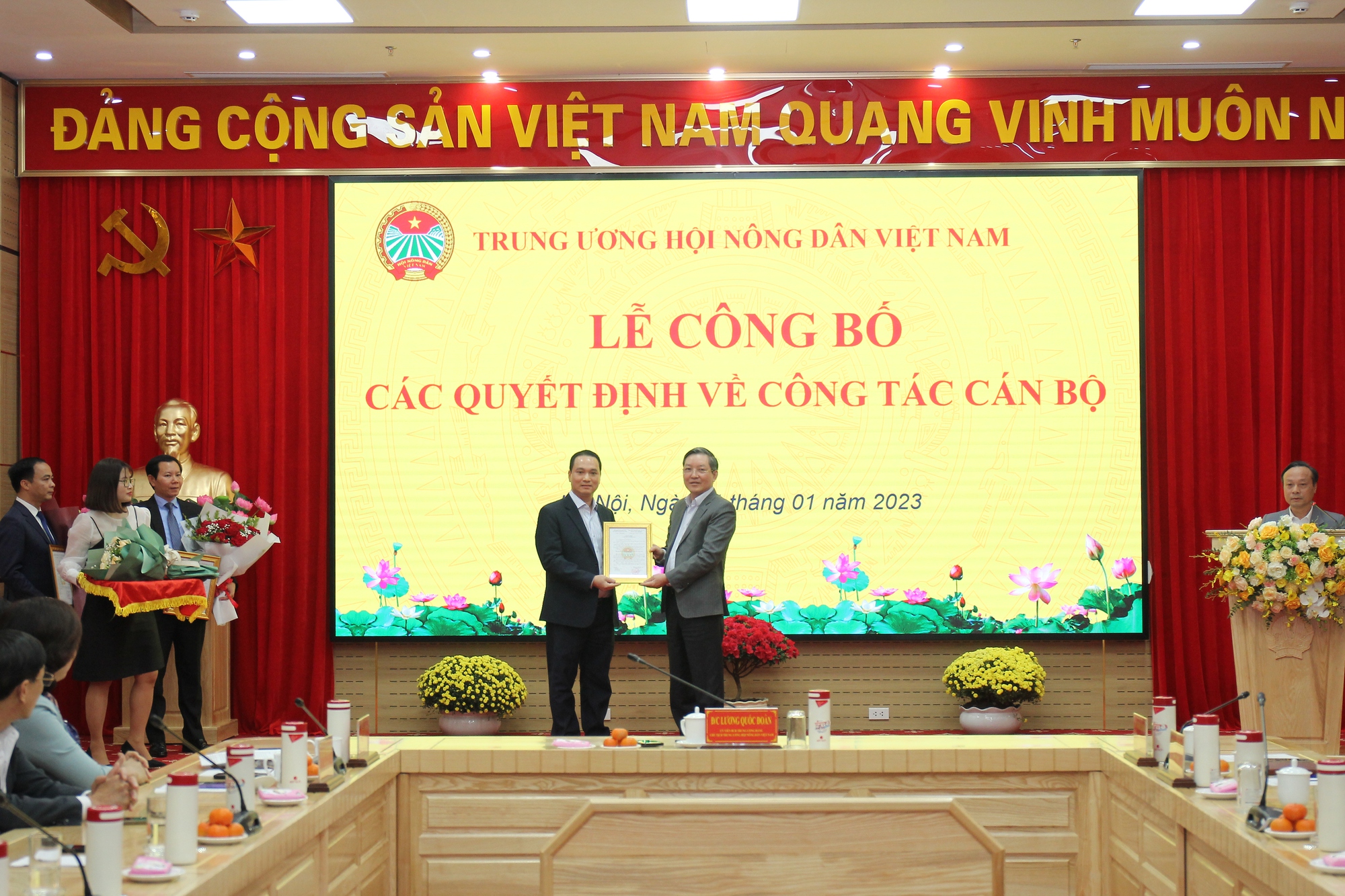 Trung ương Hội Nông dân Việt Nam trao Quyết định bổ nhiệm Chánh Văn phòng T.Ư Hội, Hiệu trưởng Trường Cán bộ Hội NDVN - Ảnh 4.