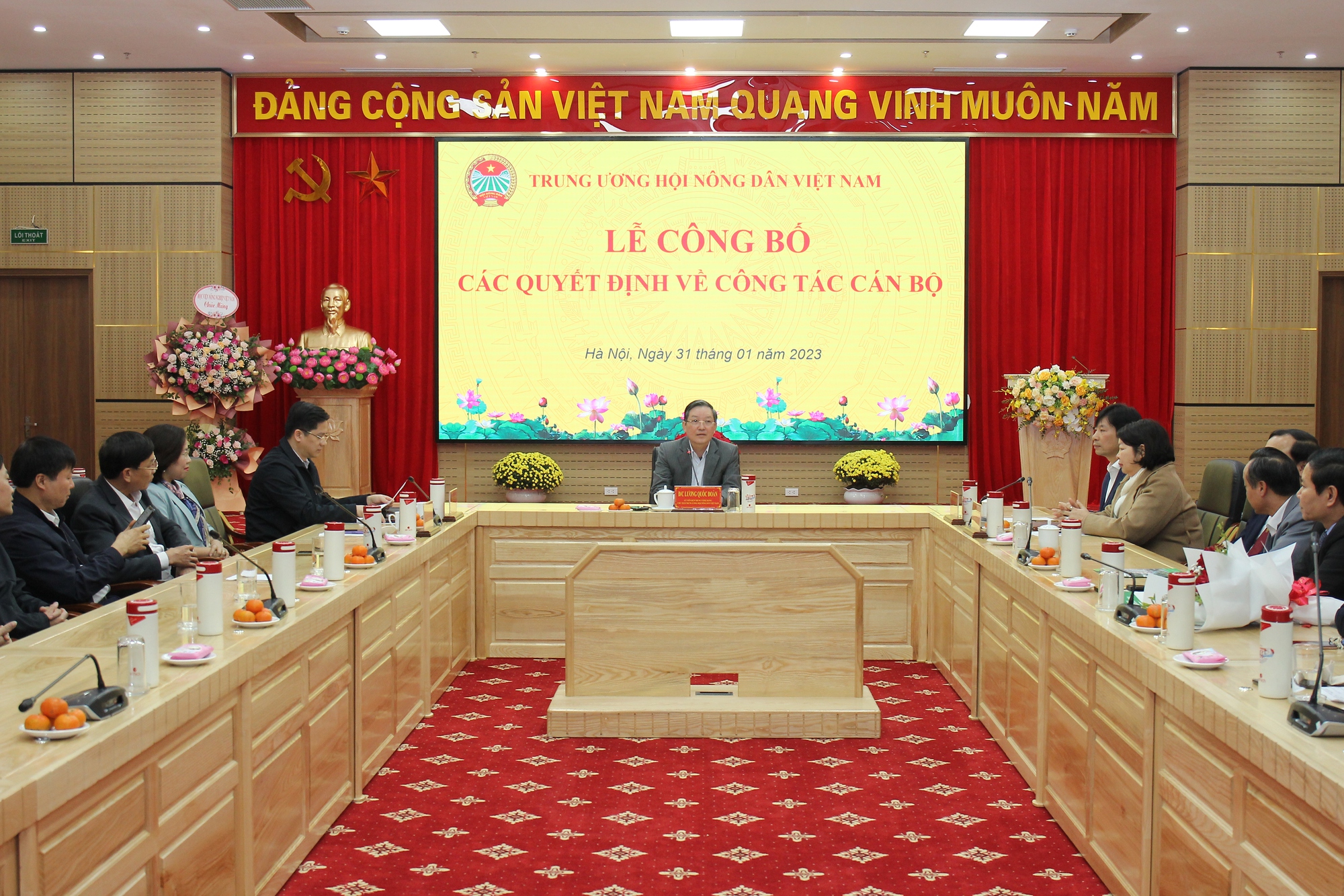 Trung ương Hội Nông dân Việt Nam trao Quyết định bổ nhiệm Chánh Văn phòng T.Ư Hội, Hiệu trưởng Trường Cán bộ Hội NDVN - Ảnh 1.