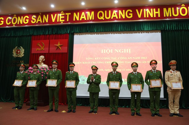Công an huyện Mê Linh phát hiện 175 cơ sở vi phạm phòng cháy chữa cháy trong năm 2022 - Ảnh 1.