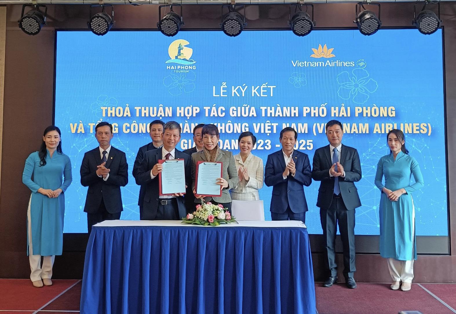 Vietnam Airlines và UBND TP.Hải Phòng ký kết thỏa thuận hợp tác phát triển du lịch - Ảnh 1.