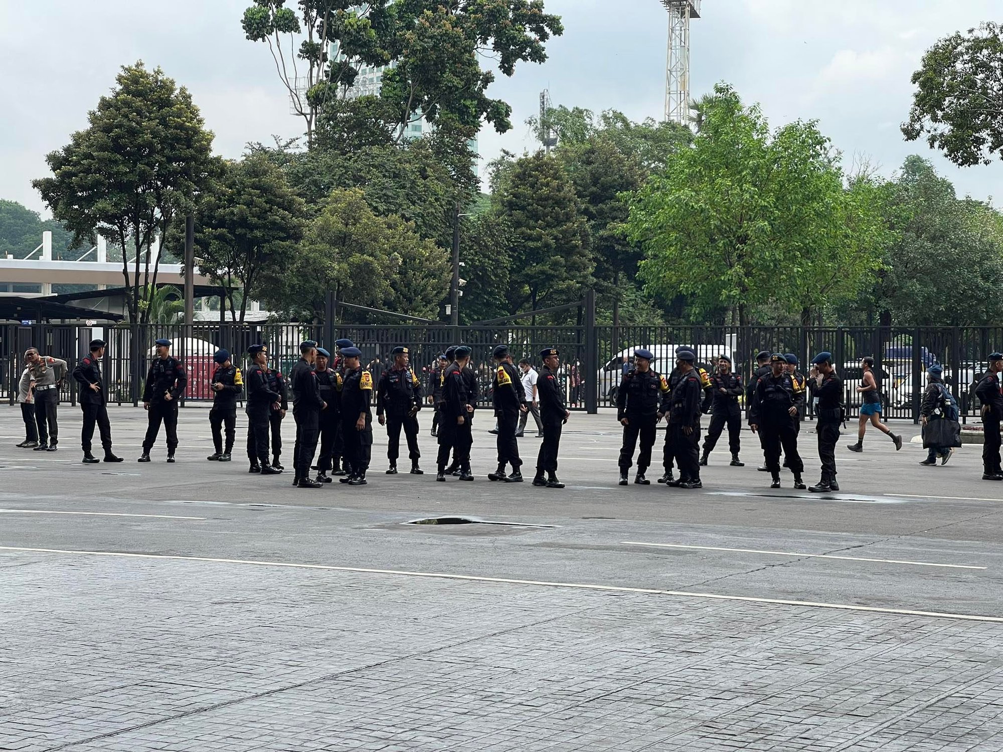 NÓNG: Lực lượng đặc biệt chống bạo động họp khẩn trước trận Indonesia vs Việt Nam - Ảnh 6.
