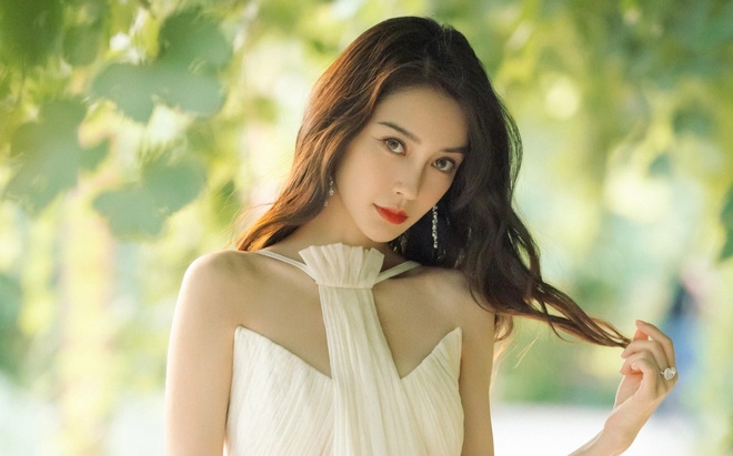 Angelababy phản ứng trước tin đồn hẹn hò trai trẻ - Ảnh 2.