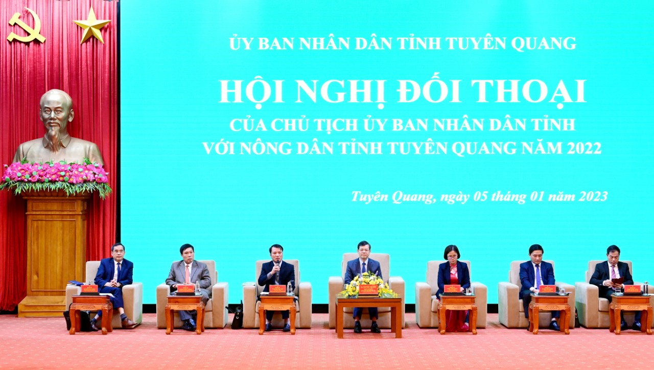 Chủ tịch UBND tỉnh Tuyên Quang Nguyễn Văn Sơn đối thoại với nông dân - Ảnh 2.