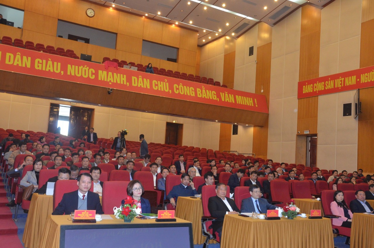 Chủ tịch UBND tỉnh Tuyên Quang Nguyễn Văn Sơn đối thoại với nông dân - Ảnh 1.
