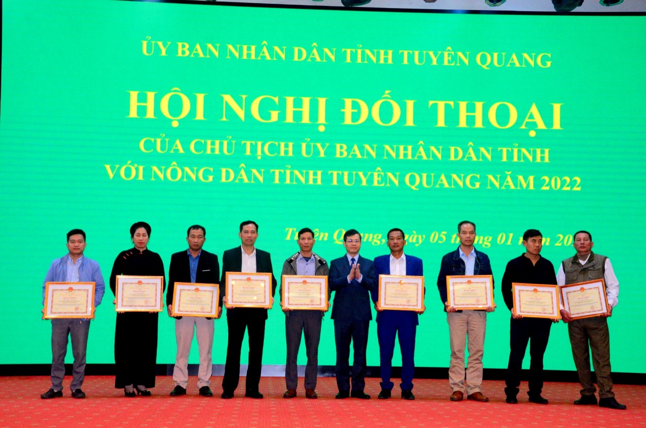 Chủ tịch UBND tỉnh Tuyên Quang Nguyễn Văn Sơn đối thoại với nông dân - Ảnh 5.